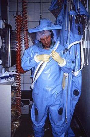 220px_Positive_pressure_biosafety_suit.jpg