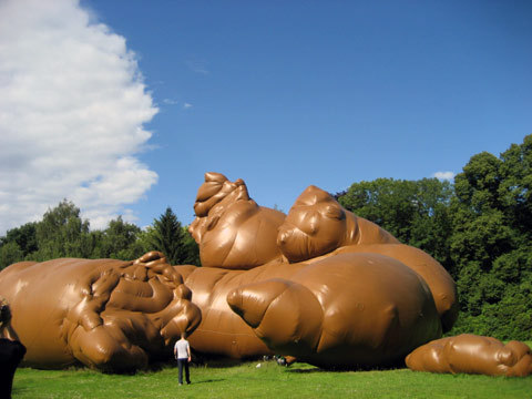 60560_giant_turd_floating_by_you.jpg