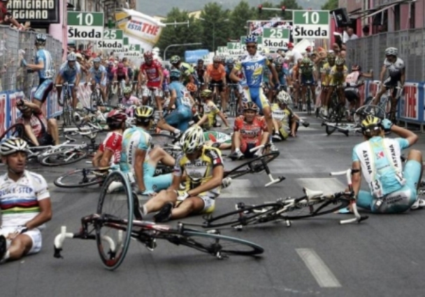 7cycling_crash_in_the_giro_ditalia.jpg