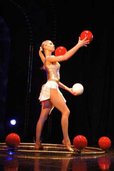 Female_Ball_Juggler.jpg