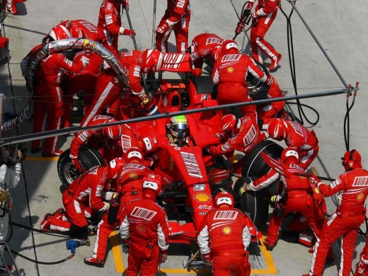 Ferrari_F1_Team_Work_in_Pit_Stop_520x390.jpg