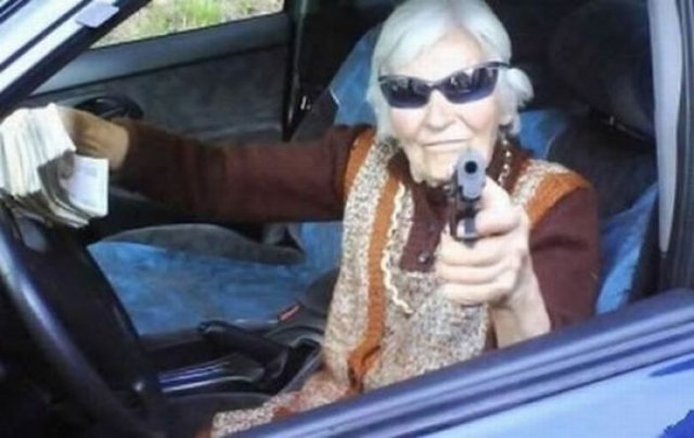 Grannies_With_Guns_Funniest_Photos_13.jpg