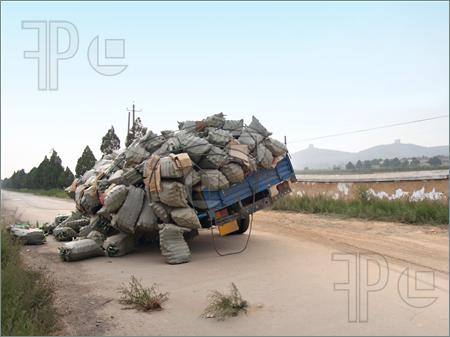 Overloaded_Truck_Accident_159969.jpg