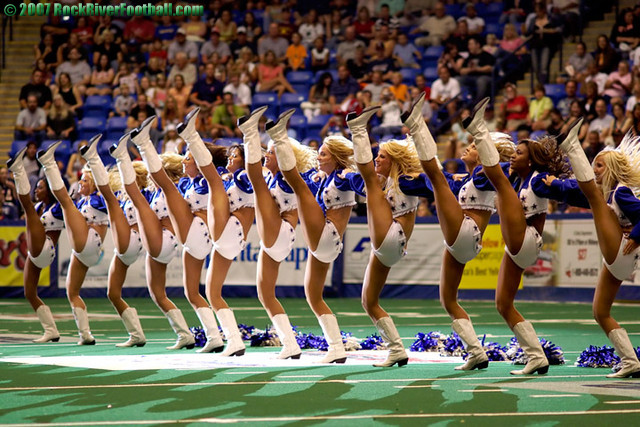 PICT0192_1_Dallas_Cowboys_Cheerleaders_High_Kick.jpg