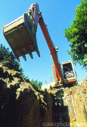 T8400278_Mechanical_digger_excavates_ditch_on_building_site_SPL_1.jpg