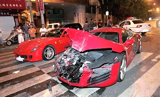 audi_r8_crash_ferrari_gtb_599_560_1.jpg