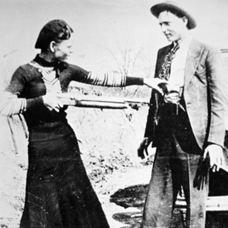 bonnie_clyde_story_252335_1.jpg