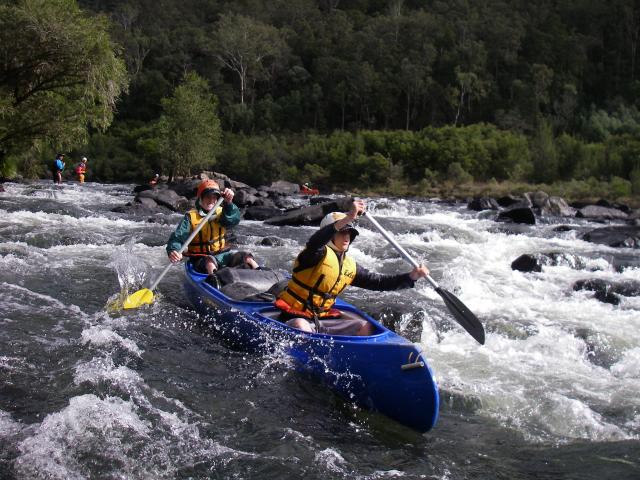 camp_2007_year_10_girls_group_3_canoeing_2.jpg