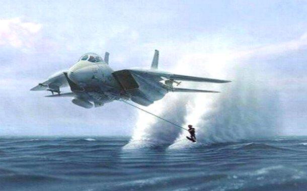 comedy_pic_fighter_jet_pulling_water_skier.jpg