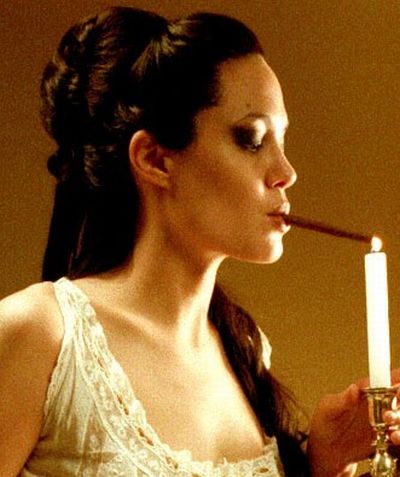 female_celebrities_smoking_cigars_03.jpg