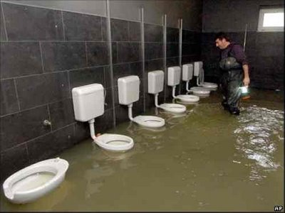 flooded_toilet_1.jpg