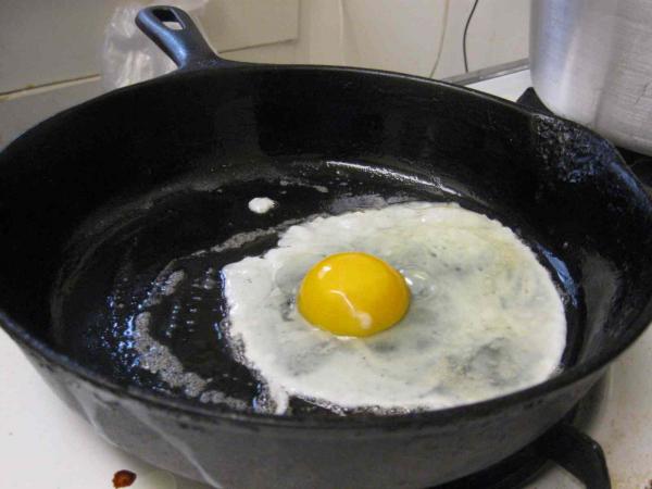 fried_egg_breaking.jpg