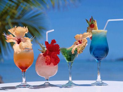 gili_pool_cocktails.jpg