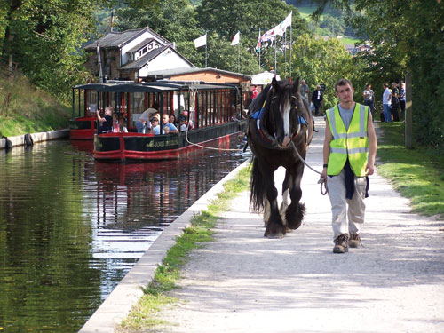 horsedrawnboatcentre.jpg