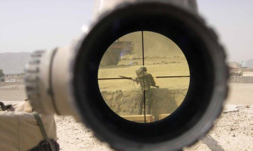 hot_weird_funny_amazing_cool8_a_snipers_rifles_scope_photos_2009073023262311379.jpg