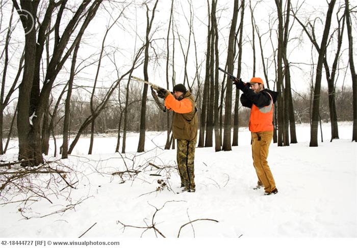 hunters_shooting_shotgun_in_snow_42_18444727.jpg