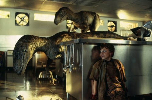 jurassic_park_raptor_kitchen__99025_500x331.jpg