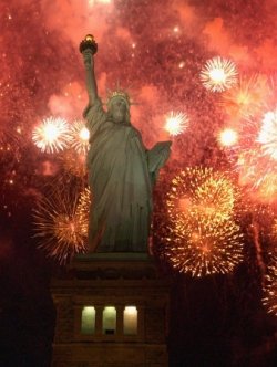 lens5725442_1246830527Fireworks_Grucci_Statue_of_Liberty_Priint.jpg