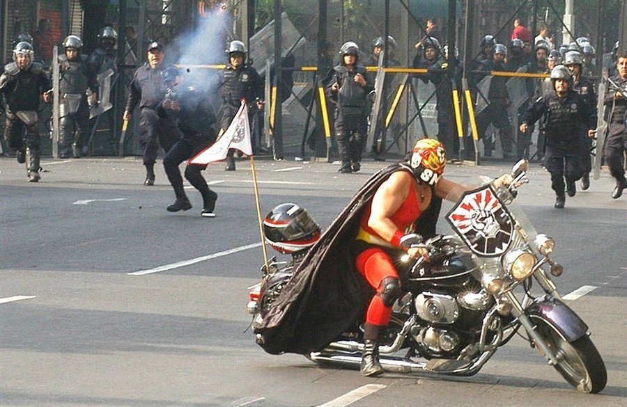 luchador_on_motorcycle.jpg