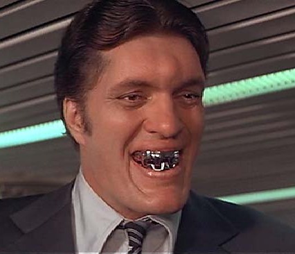 moonraker_jaws_4.jpg