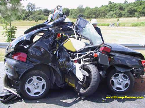 motorcycle_crash_into_car_759830_1.jpg