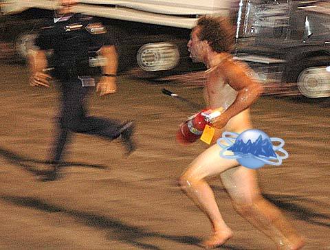 naked_man_tasered_streaker1_thumb.jpg