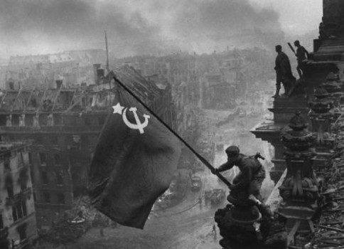 reichstag_flag_and_the_fall_of_berlin_484x350.jpg