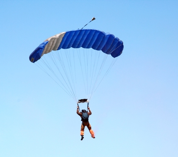 t_mobile_skydiver_event_aug_2009_042.jpg