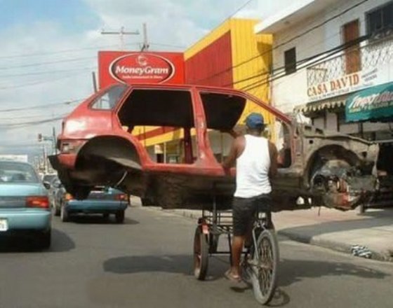 tricycle_carrying_car_1.jpg