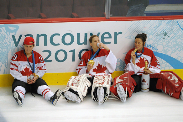 womens_hockey_2.jpg